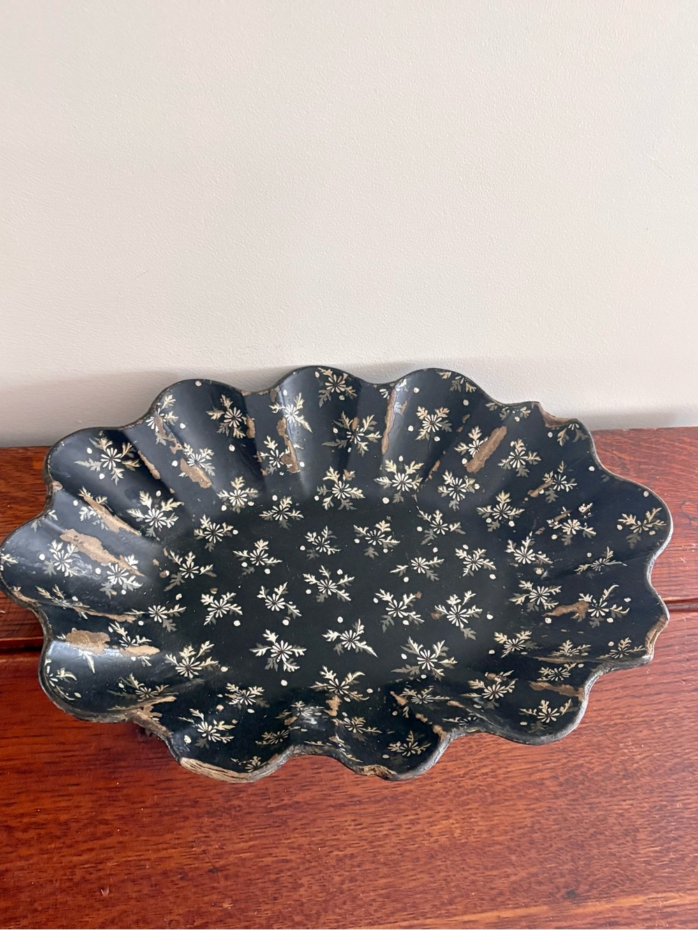 Antique Napoleon III Scalloped Papier Mâché Decorative Plate